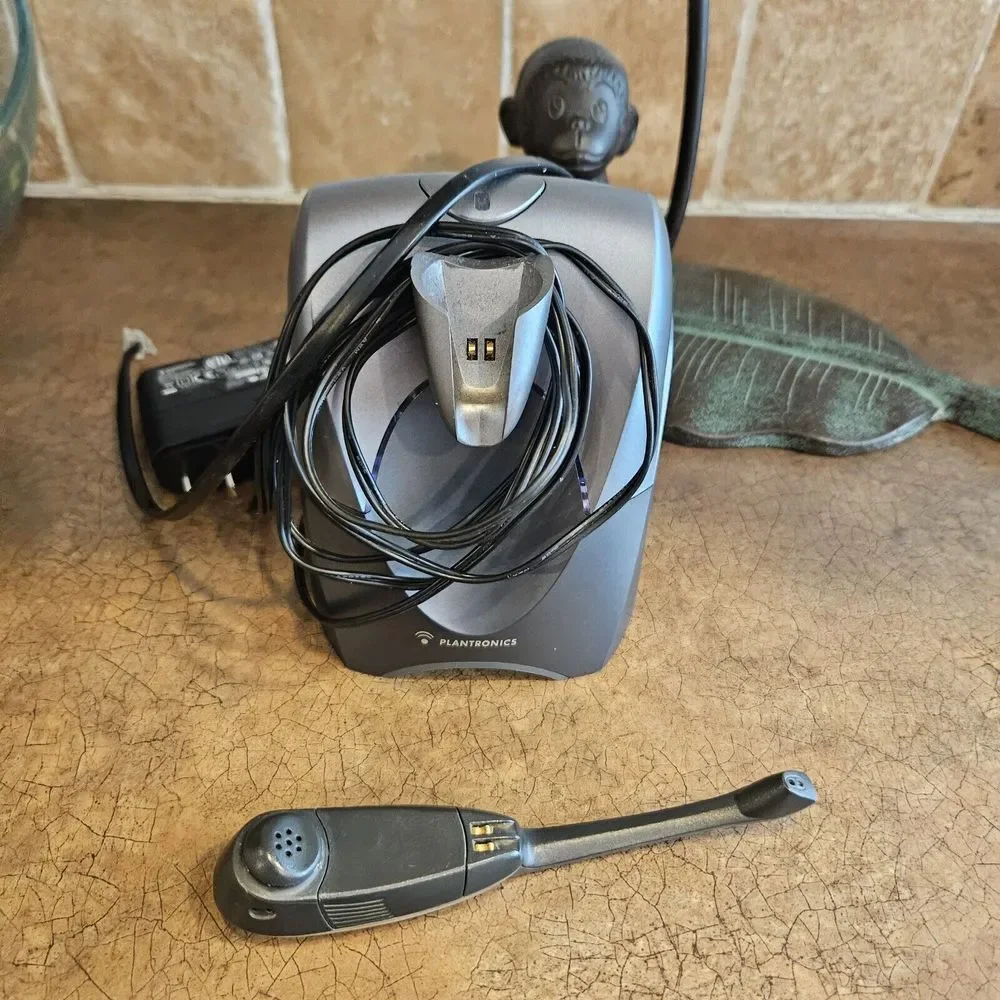 Plantronics CS55 Wireless Headset with‎ charger